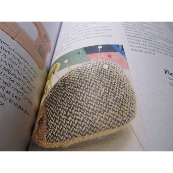 Mollie Makes:How to Sew: With Over 80 Techniques and 20 Easy Project Cottagecore - Picture 8 of 12